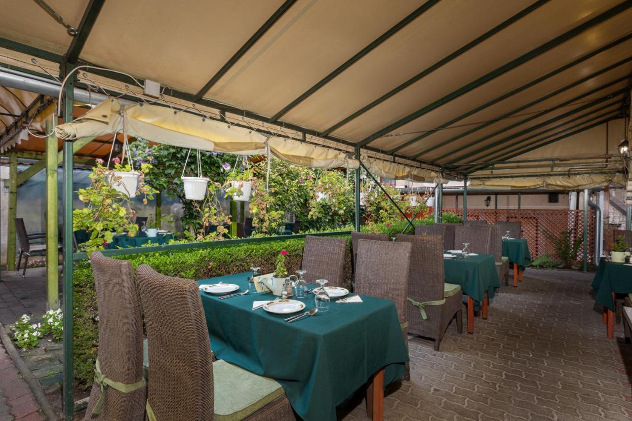 Illes Hotel Szeged Eksteriør bilde