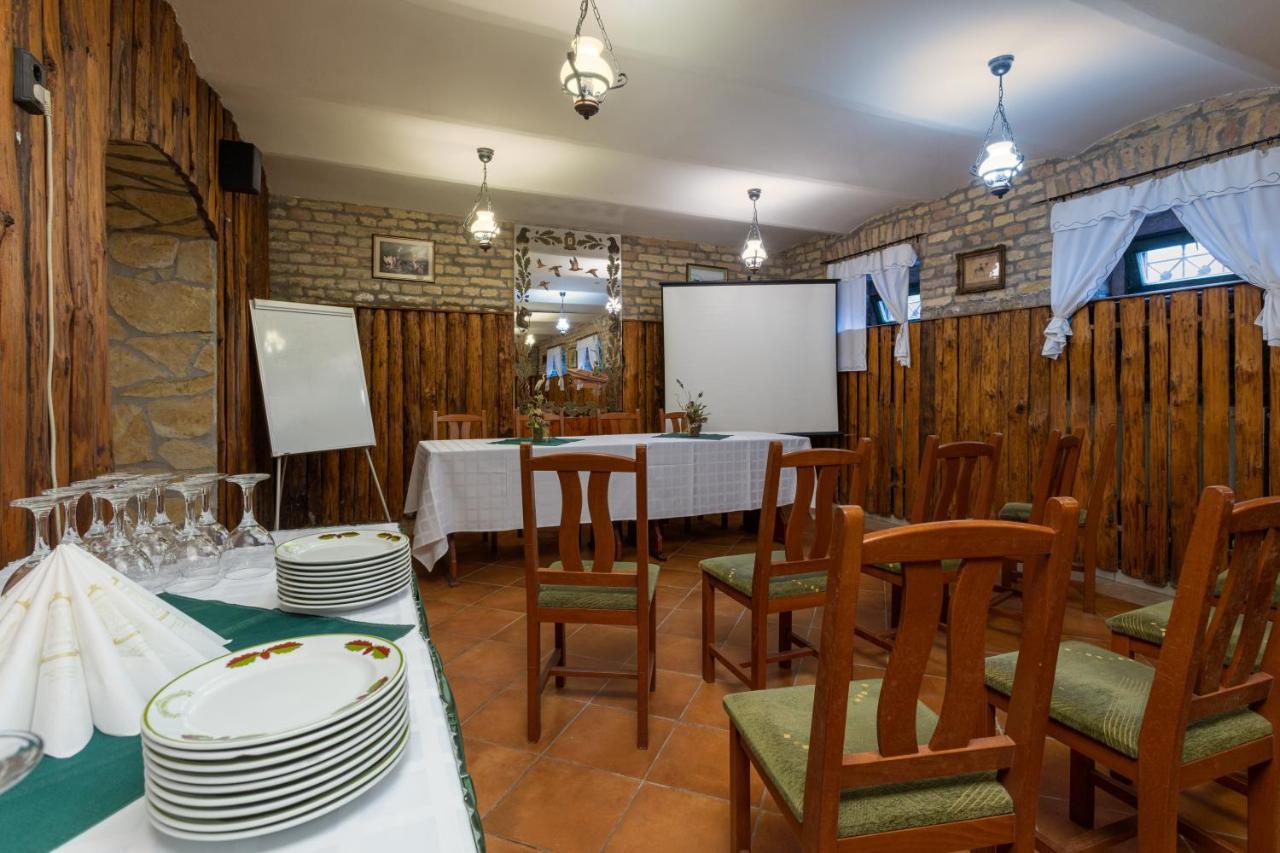 Illes Hotel Szeged Eksteriør bilde