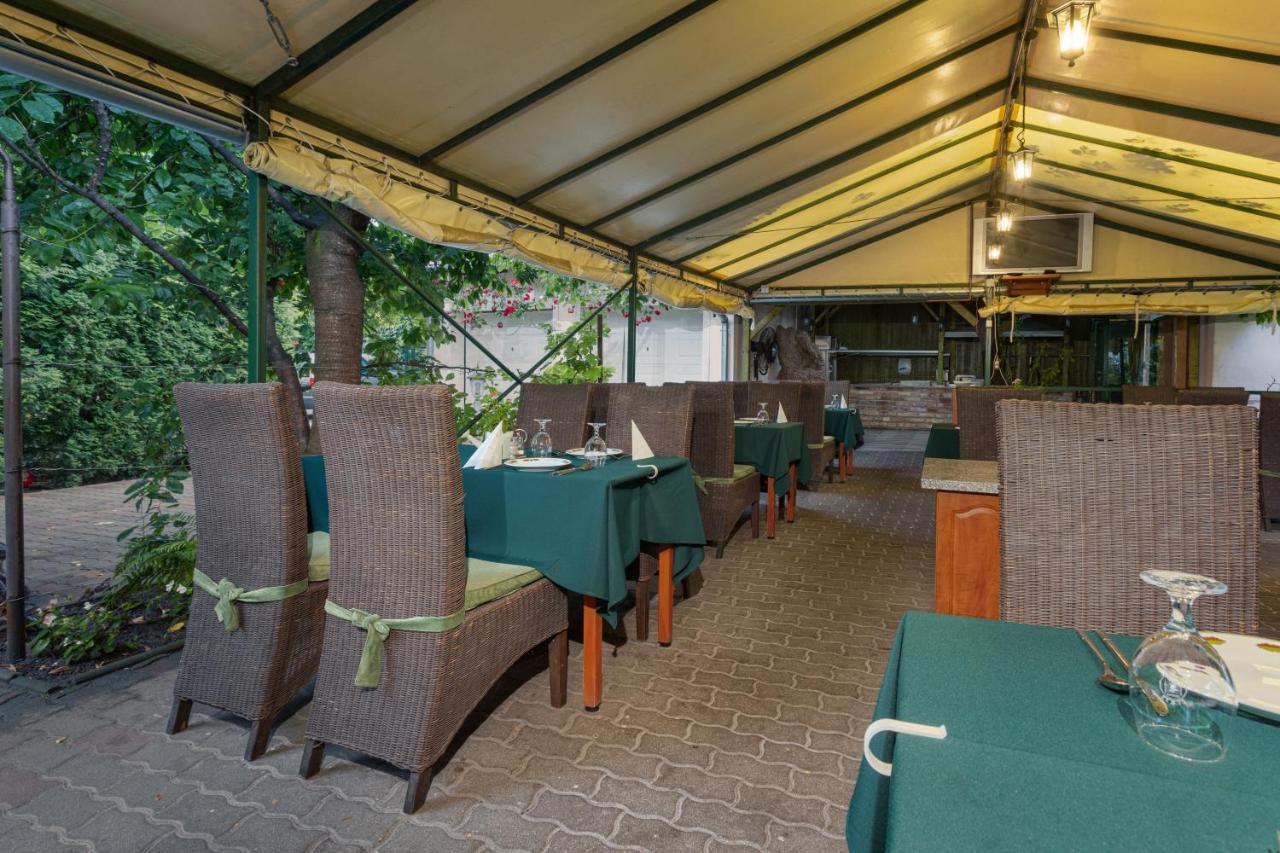 Illes Hotel Szeged Eksteriør bilde