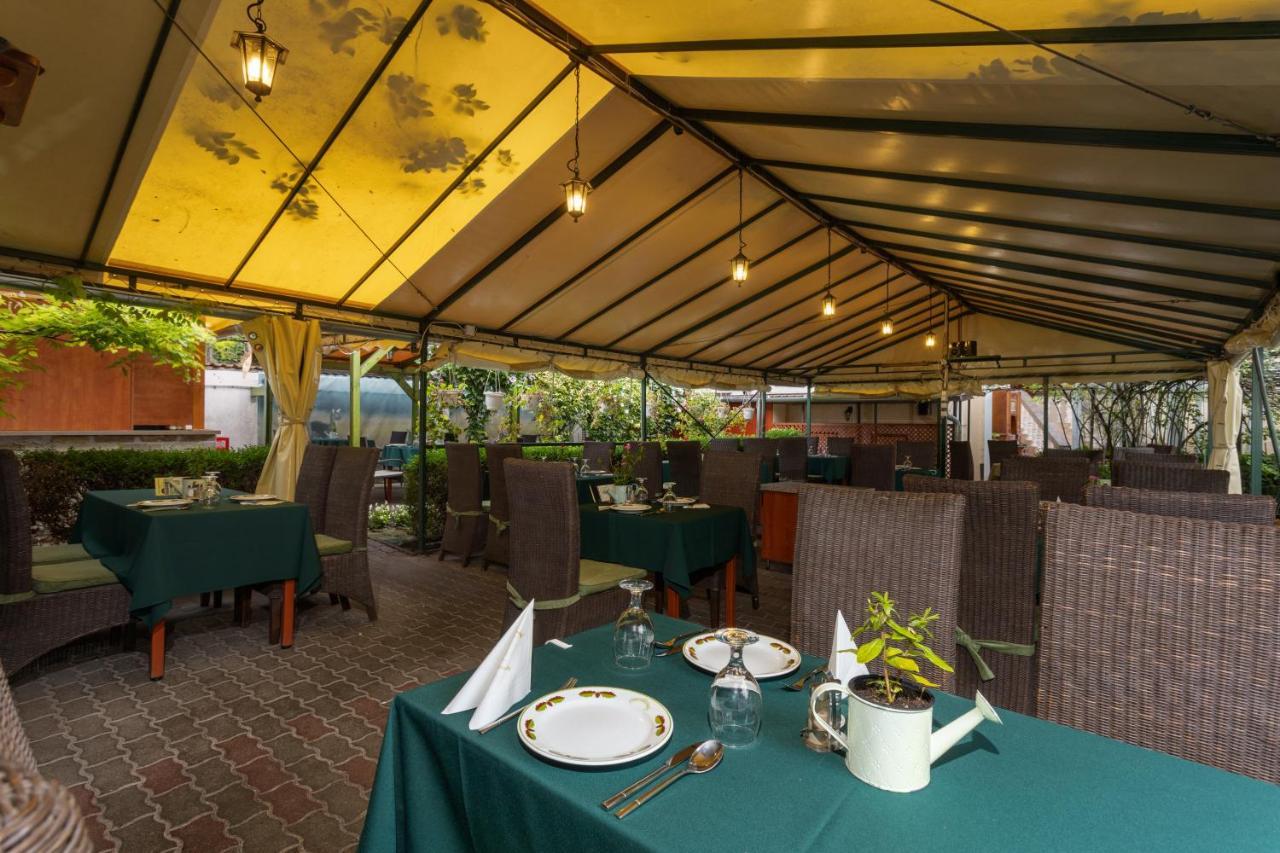 Illes Hotel Szeged Eksteriør bilde
